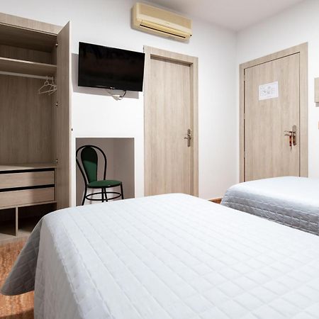 Hostal Vinuela San Pedro de Merida Exterior foto